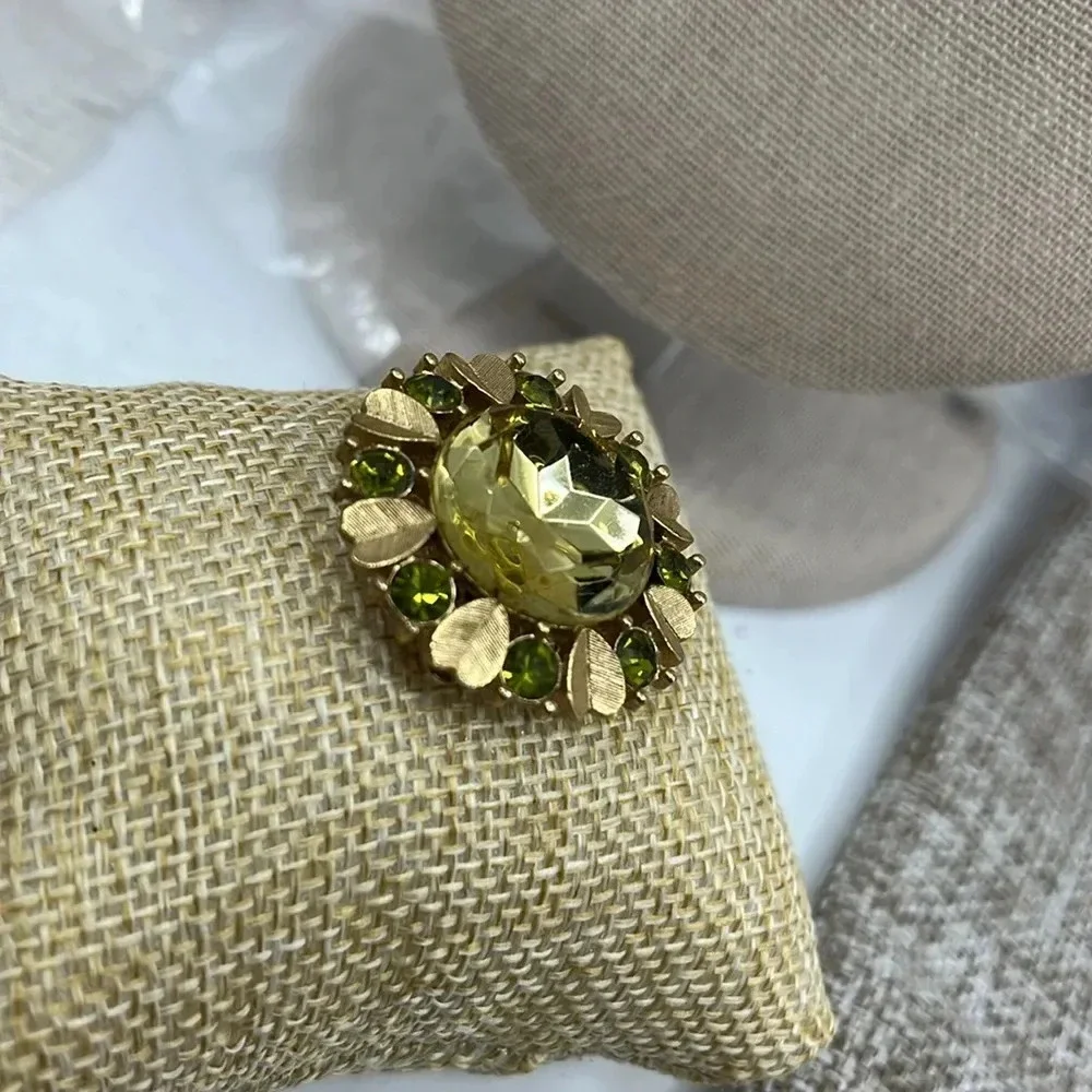 Vintage Avon Gold-Tone Flower Pin with Citrine & Peridot Rhinestones